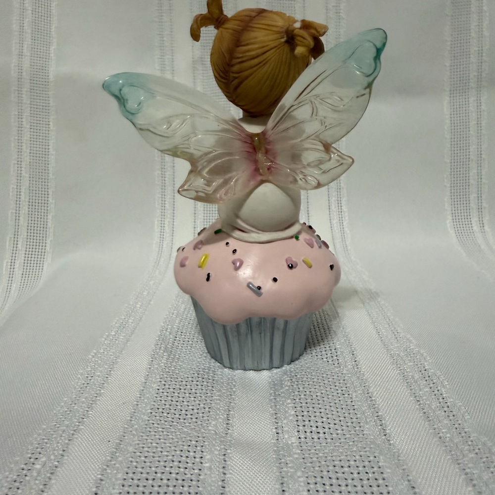 My Little Kitchen Fairies "Cupcake Sweetie Fairie" 2002 # 106957- small chip - Picture 2 of 6